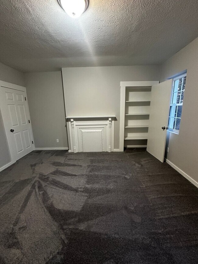 Building Photo - 117-119 Copperfield Ave