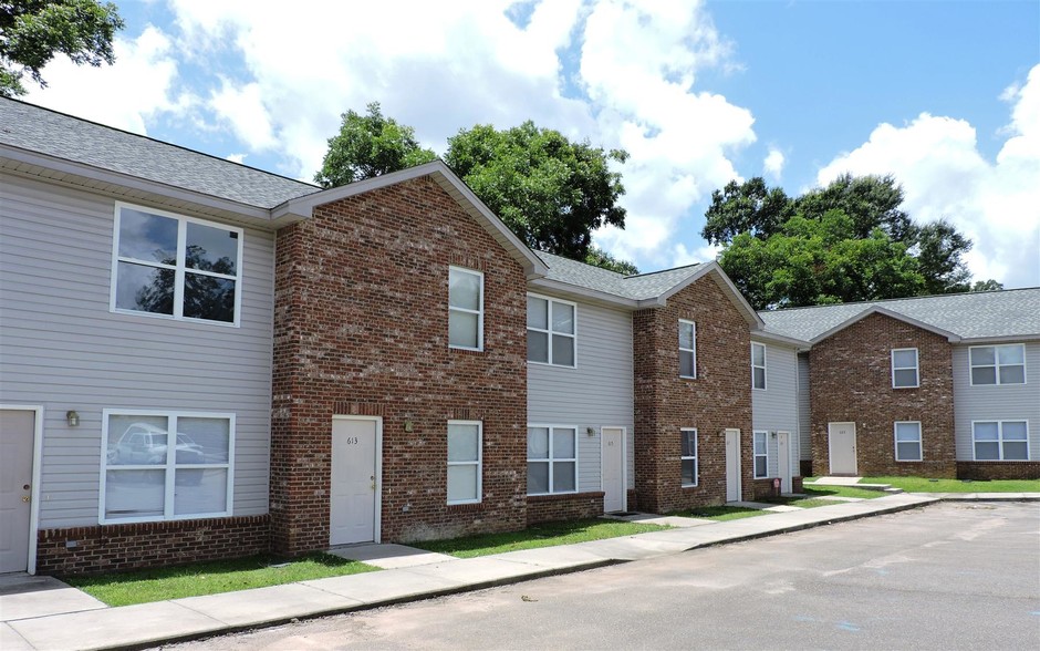 Primary Photo - Longwood Townhomes