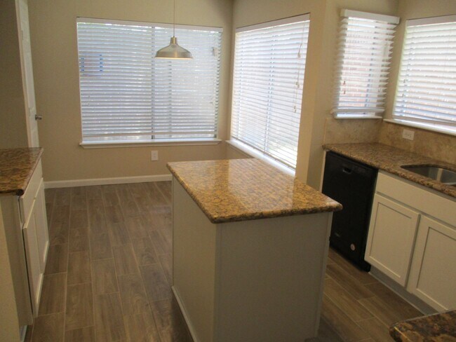 Building Photo - 16023 Hidden Acres Dr