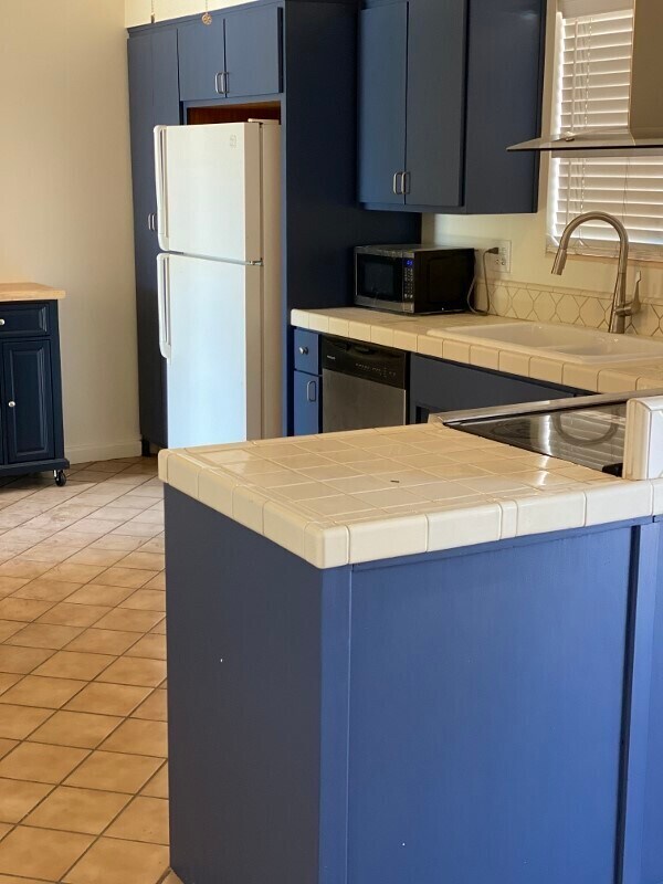 Building Photo - For Rent