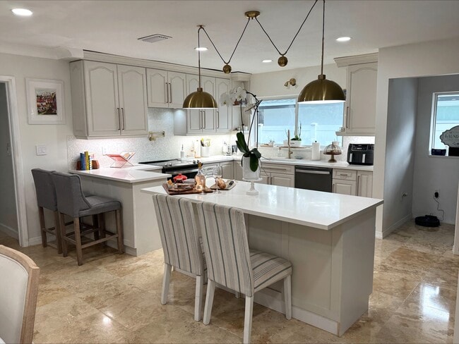 Building Photo - 1960 NE 30th St