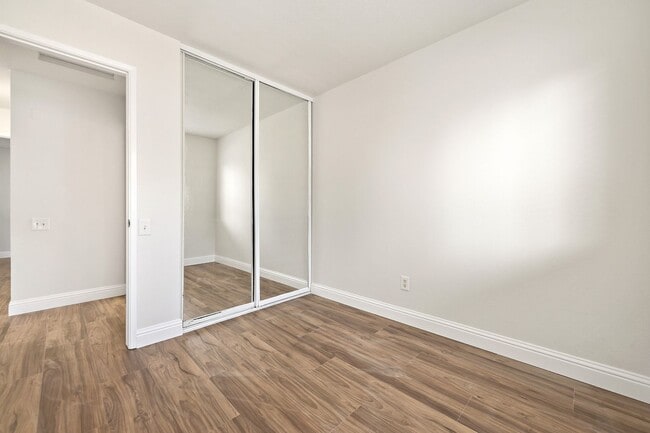 Building Photo - Remodeled 3-Bedroomn 2.5-Bathroom Townhome