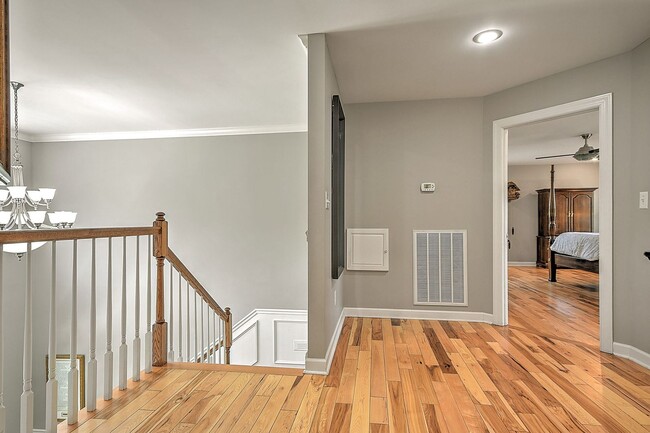 Building Photo - 9 Wayland Ct