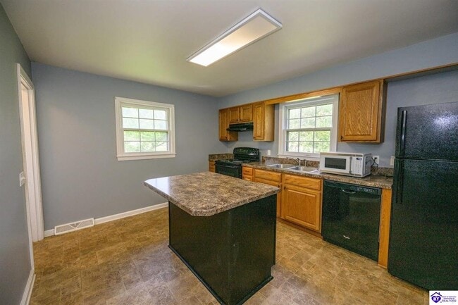 Building Photo - 640 Rineyville-Big Springs Rd
