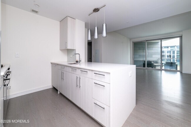 Building Photo - 15 Morris Ave