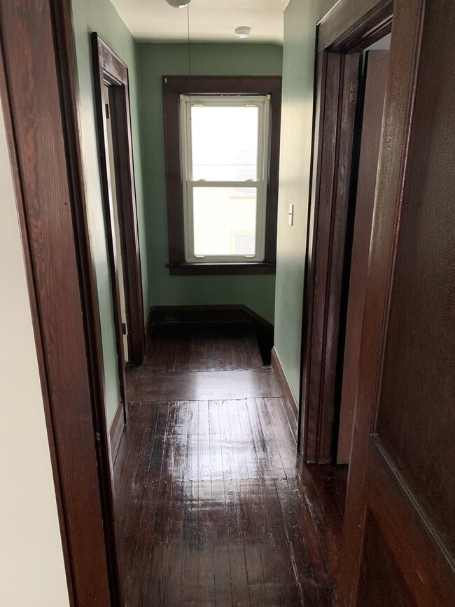 Building Photo - 1259 E Pershing St