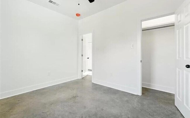 Building Photo - 310 Reiss Pl