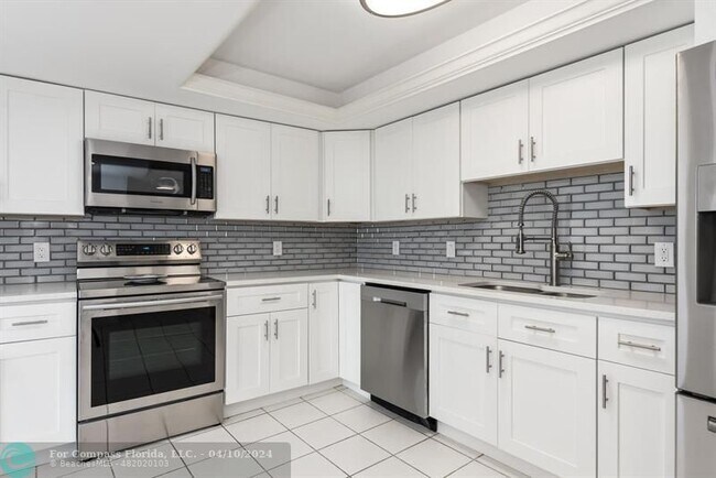 Building Photo - 2480 Presidential Way