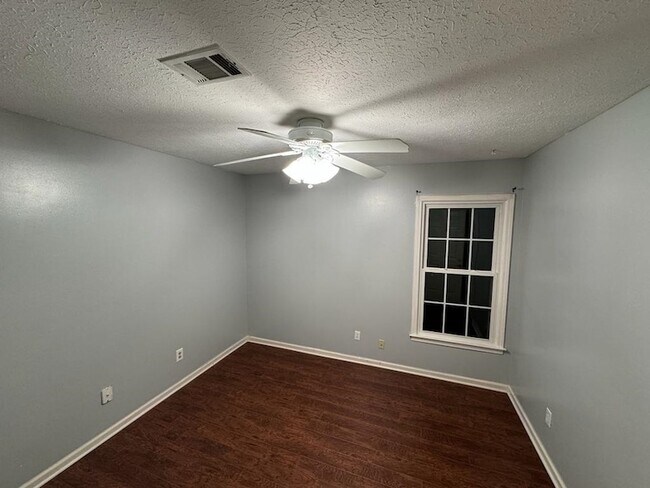 Building Photo - 383 Taylors Way