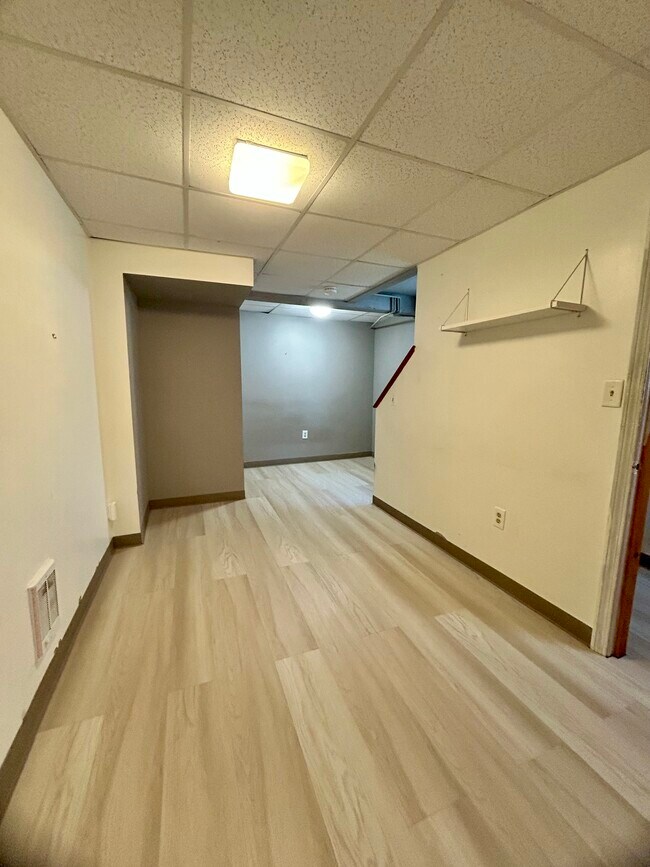 Bedroom with walk-in closet - 397 Boylston St