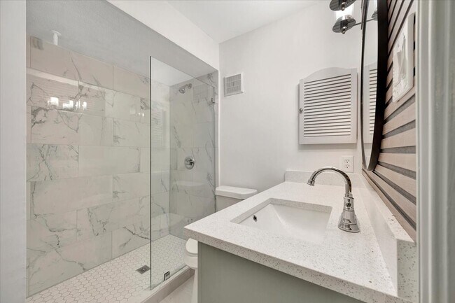 Building Photo - 1601 S Shepherd Dr