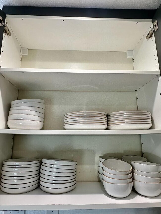 Building Photo - 6505 Skyfarm Dr