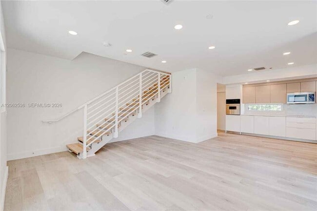 Building Photo - 816 84th St