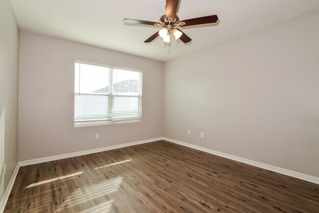 Building Photo - 16188 Yelloweyed Dr