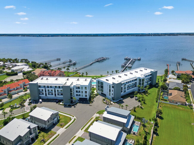 Building Photo - 225 Strand Dr