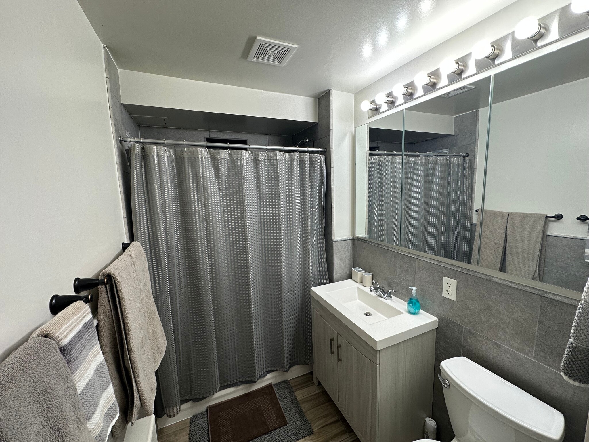 Bathroom - 85 Hart St