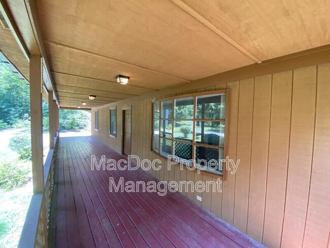 Building Photo - 104 Waverly Dr