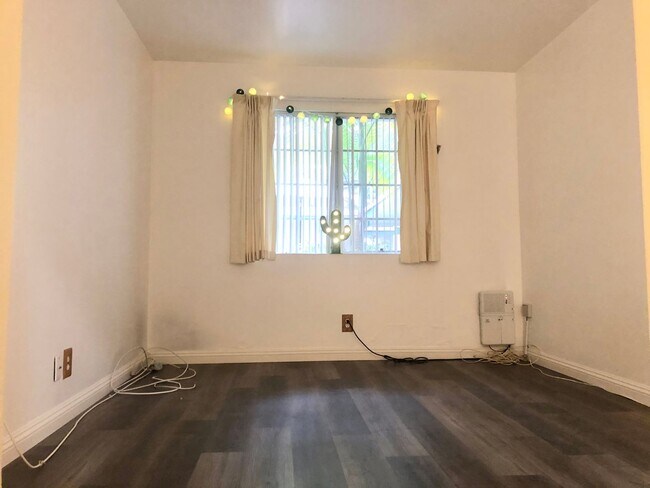 Building Photo - Coming Soon!! Live in the heart of Downtow...