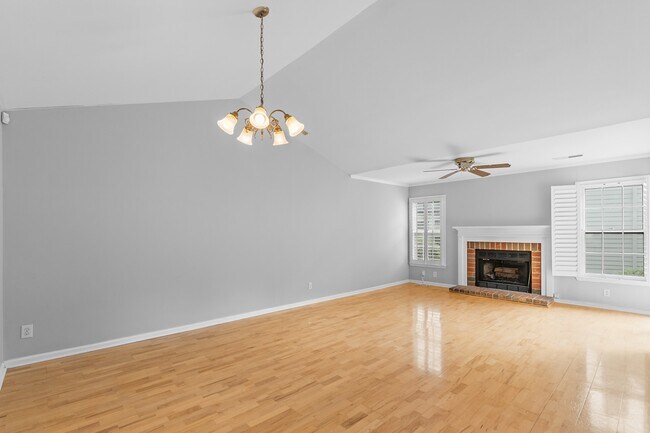 Building Photo - CONVENIENT AND AFFORDABLE