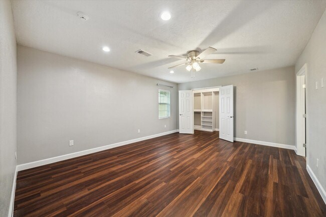 Building Photo - 7731 Schneider
