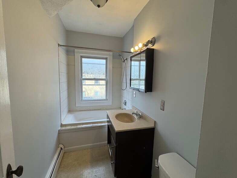 Building Photo - 41 Thorndike Rd