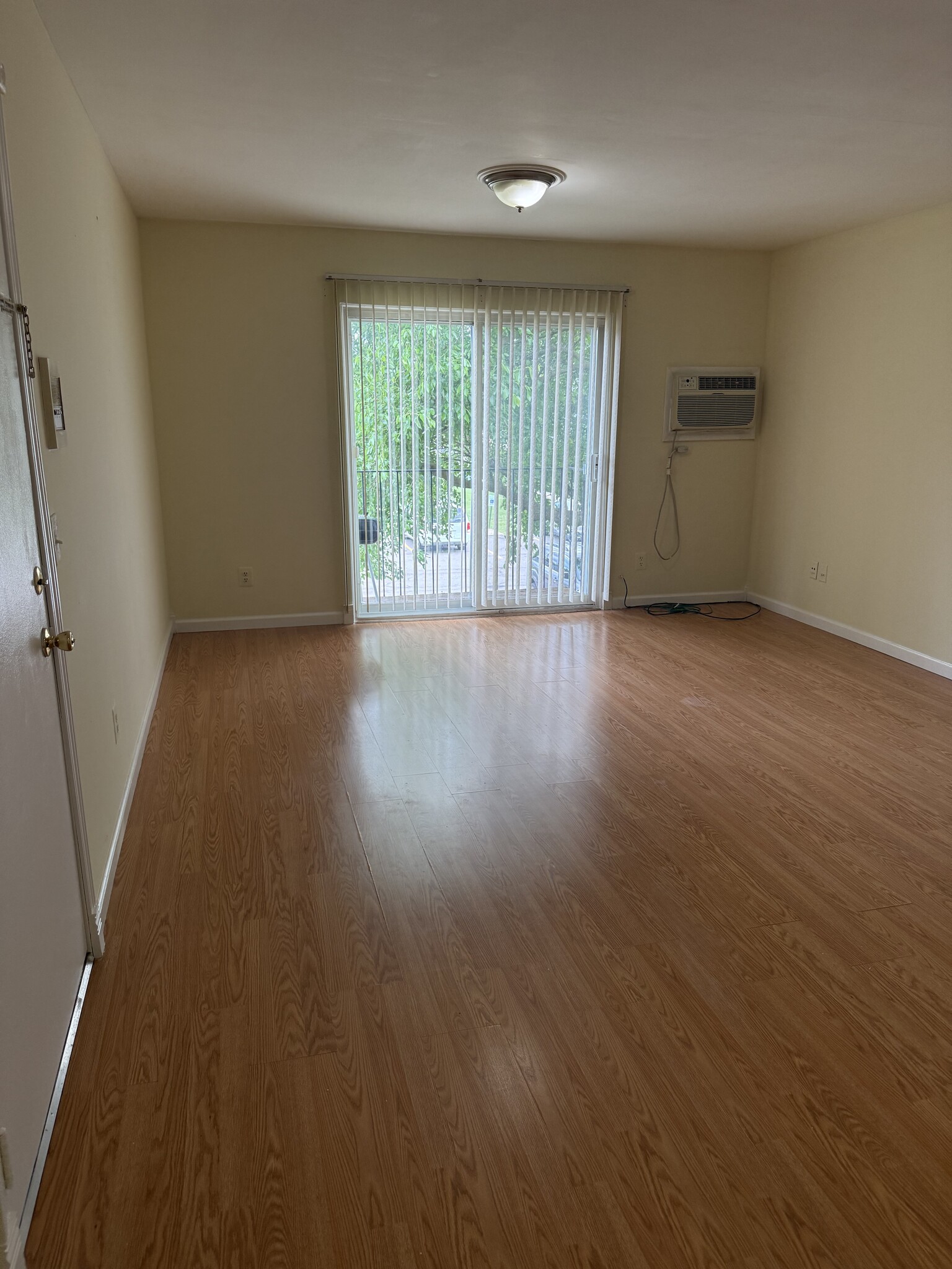 Building Photo - 31577 Fraser Dr
