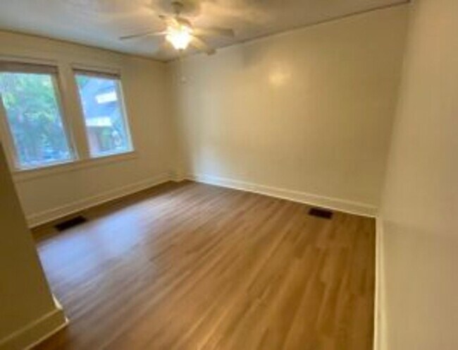 Building Photo - 19 Hollywood Ct