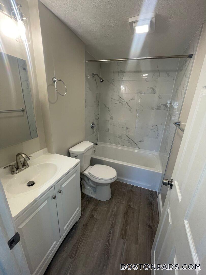 Building Photo - 27 Kenmar Dr