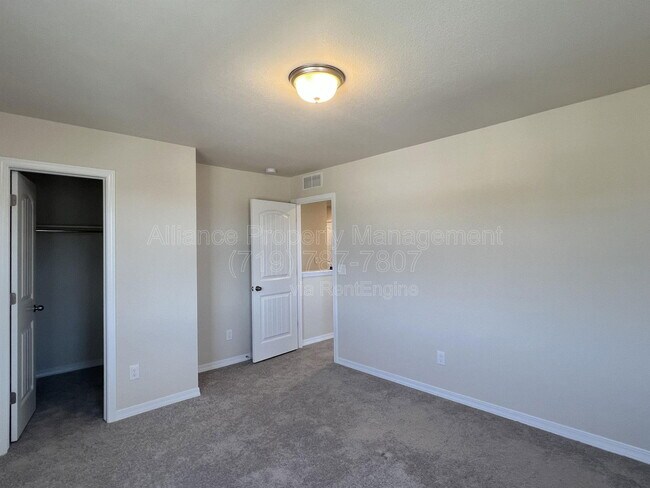 Building Photo - 10051 Ledgestone Terrace