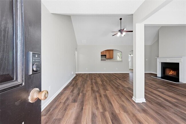 Building Photo - 465 Camella Cir