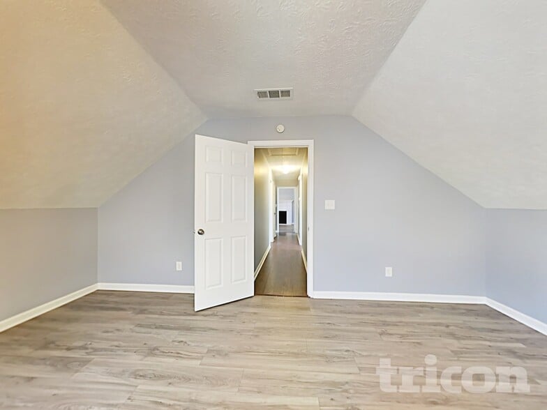 Building Photo - 418 Acres Ct