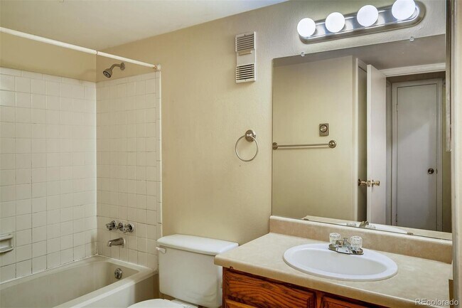 Building Photo - 14740 E Kentucky Dr