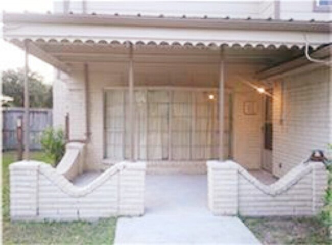 Building Photo - 11806 Hillcroft Ave
