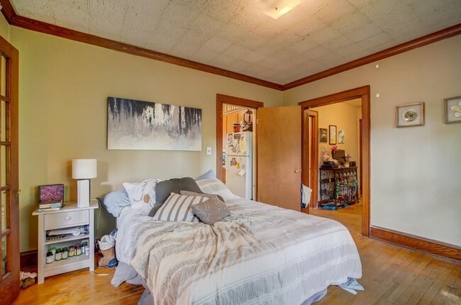 Building Photo - 2652 Milwaukee St