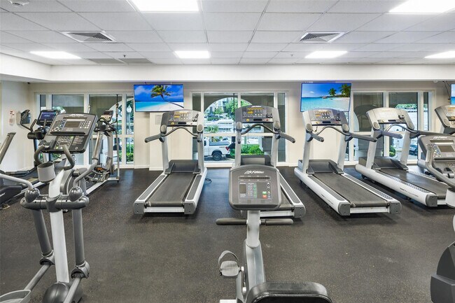 Building Photo - 511 SE 5 Ave