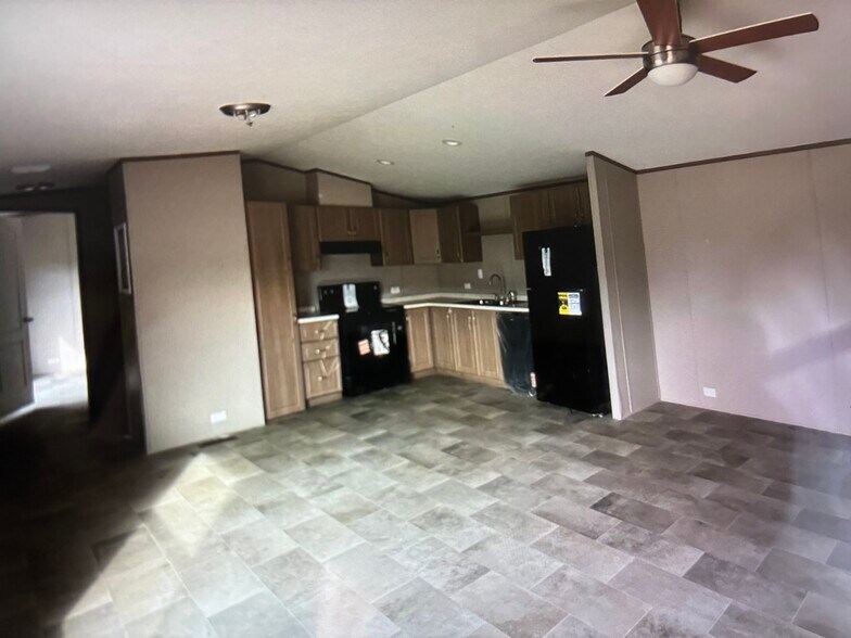 Building Photo - 3000 John Harden Dr