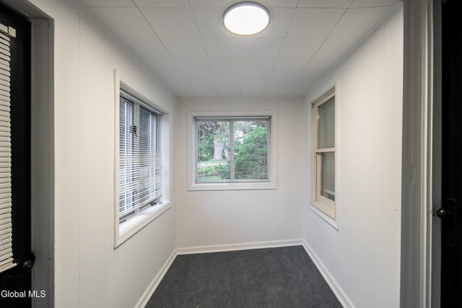 Building Photo - 37 Undine St