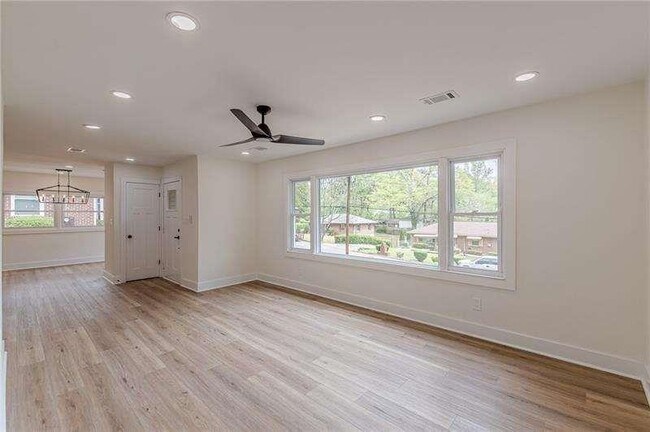 Building Photo - 525 Rosemont Dr
