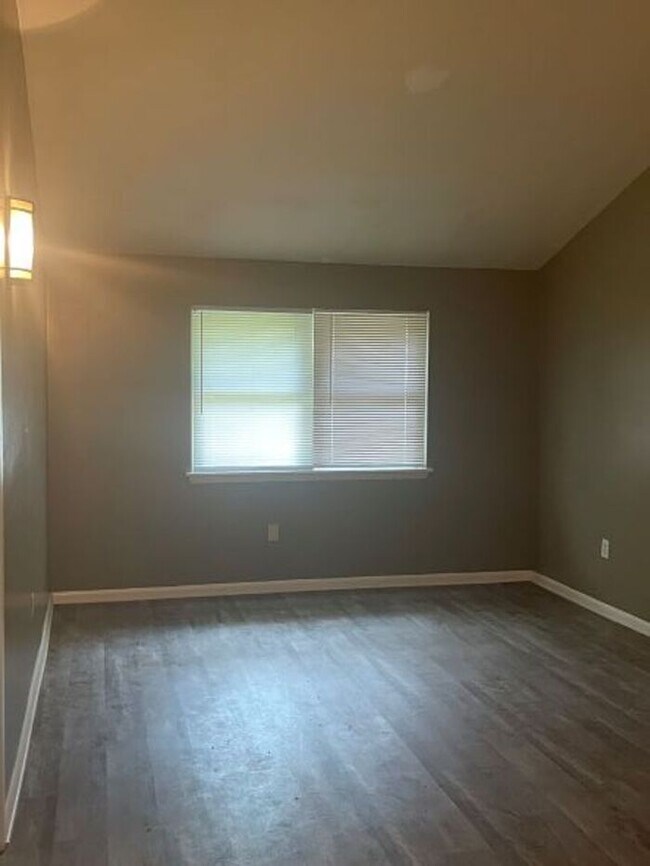 Building Photo - Coming Soon West Conway With Bonus Room