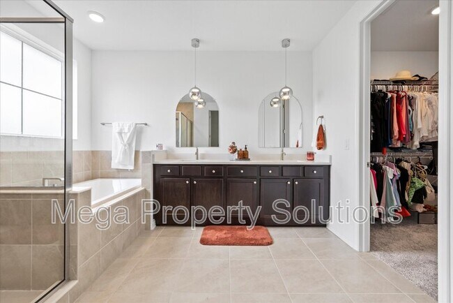 Building Photo - 12195 Stirrup Dr