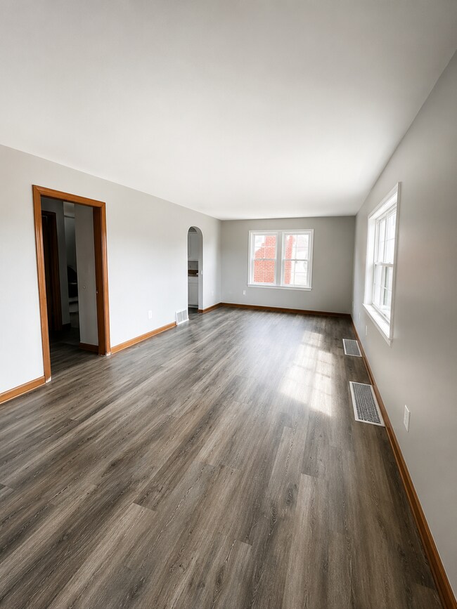 Building Photo - Bright & Spacious 3BR Home with Classic Hardwood Floors and Large Backyard!