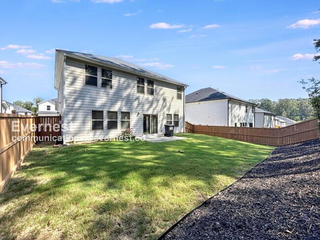 Building Photo - 662 Stately Dr