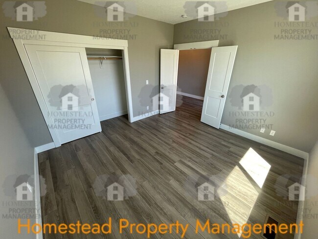 Building Photo - A HOME FOR THOSE WITH DISCERNING TASTE!
