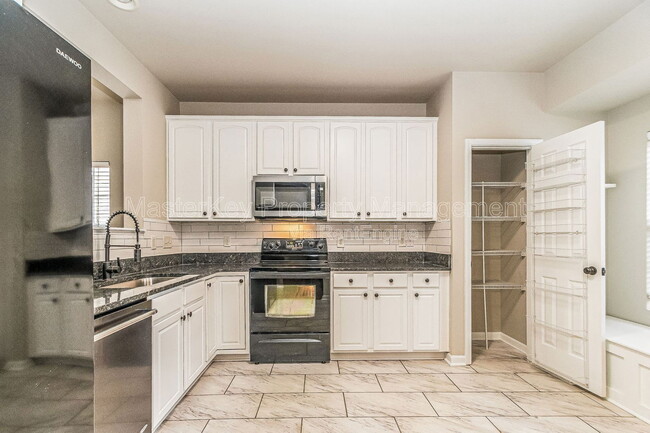 Building Photo - 123 Baberton Dr