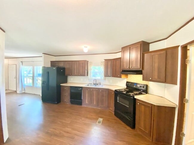 Building Photo - 54 Tomahawk St