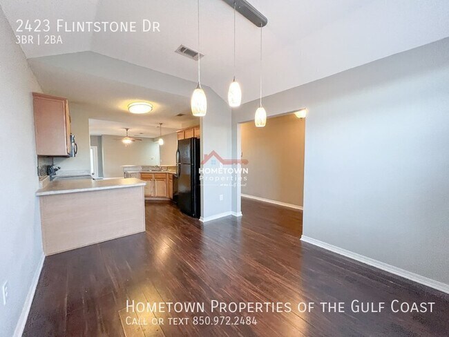 Building Photo - 2423 Flintstone Dr