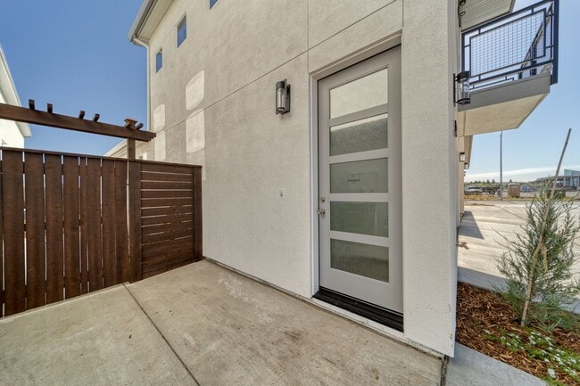 Building Photo - D60