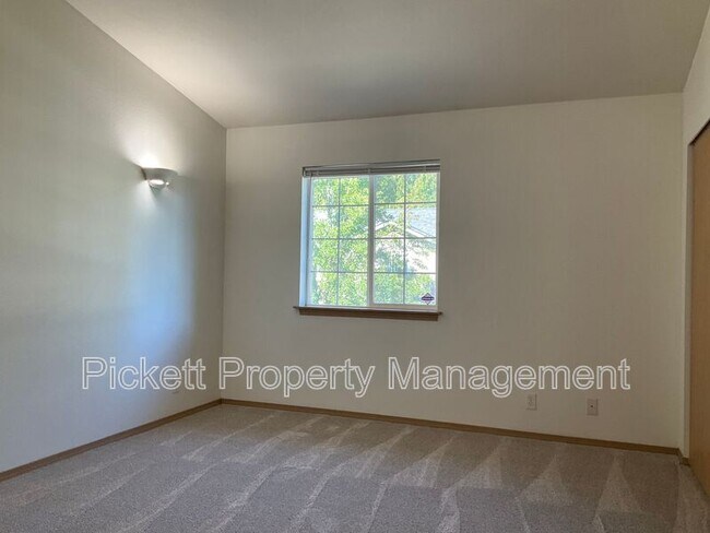 Building Photo - 681 Northpark Ln