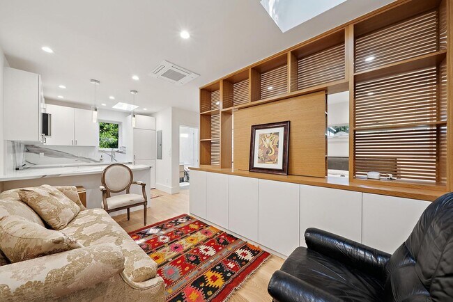 Building Photo - Beautifully Appointed 7-Bedroom Home with Lush Garden Setting in Palo Alto