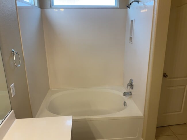 Building Photo - 736 Autumn Meadows Dr